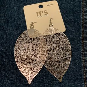 Beautiful never worn silver leaf earrings